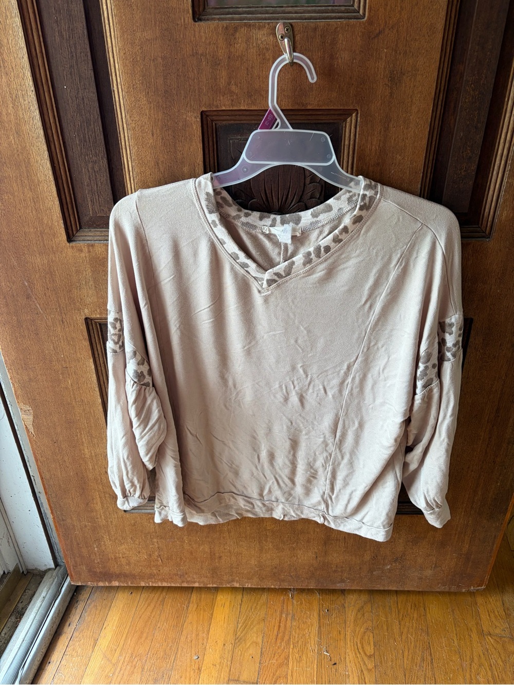 Women's Beige V-Neck Pullover Sweatshirt with Leopard Trim